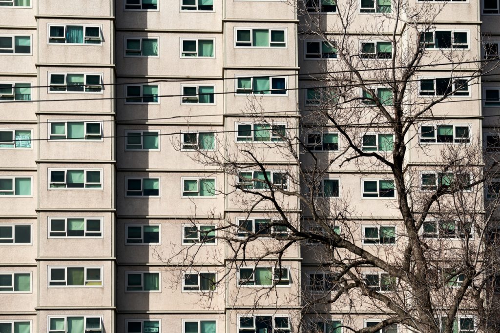 A front on picture of a apartment unit block used by the welfare and housing government agencies.